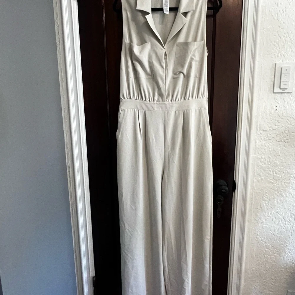 Elegant Cream Sleeveless Jumpsuit-Rhône - Picture 12 of 12
